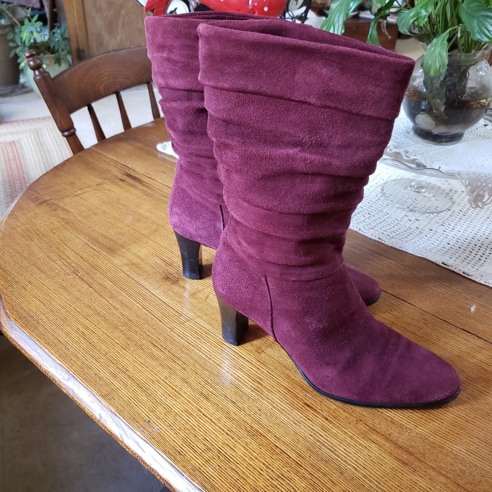 Burgandy faux sueded Boots!! Size 6.5